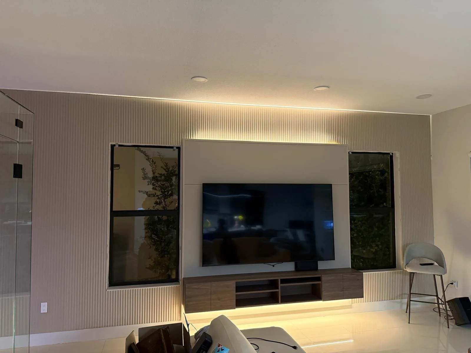 Slatted TV wall & floating console, after
