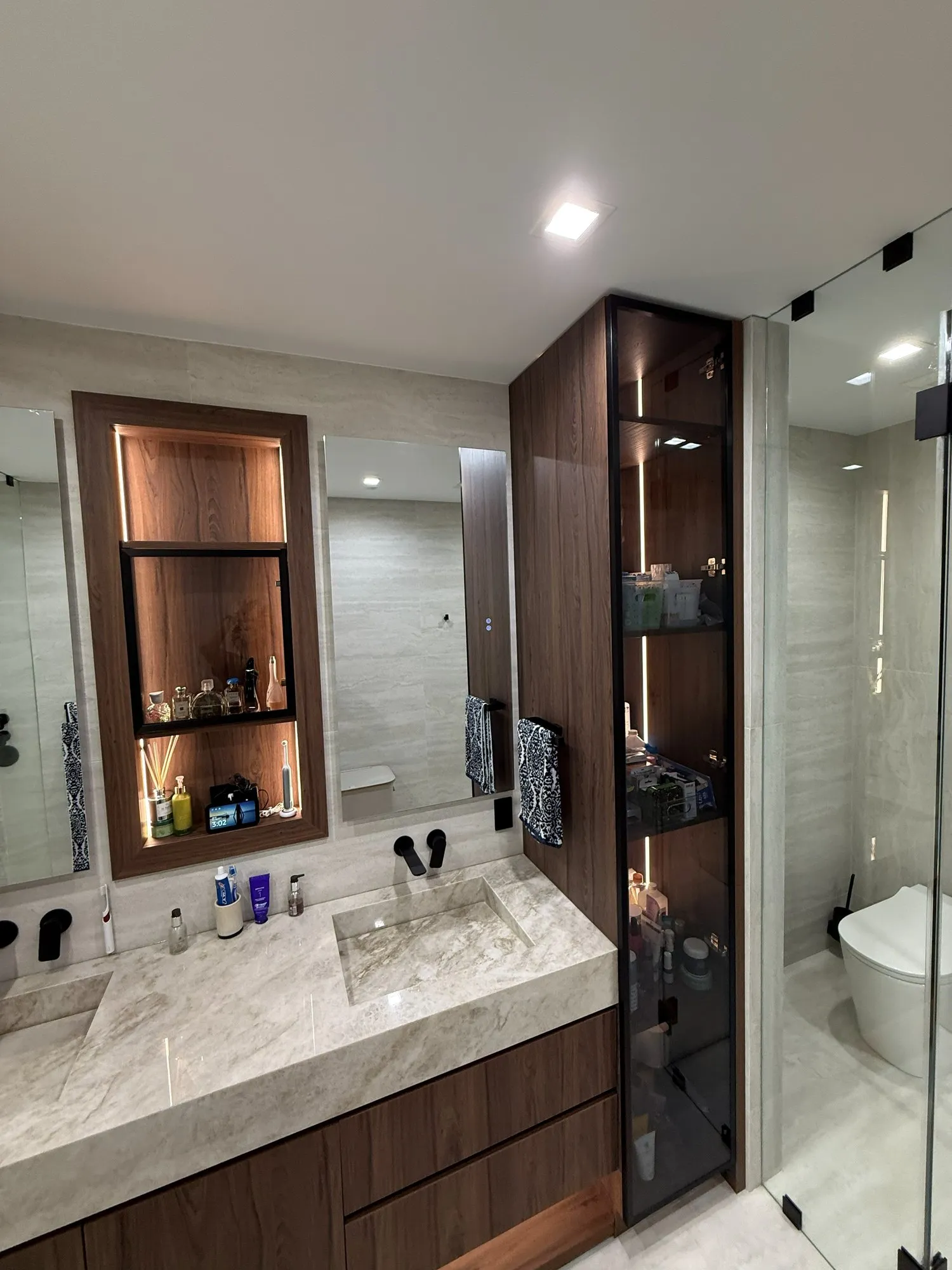 Walnut master bath, finished